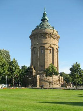 Mannheimer Wasserturm Parken in Mannheim