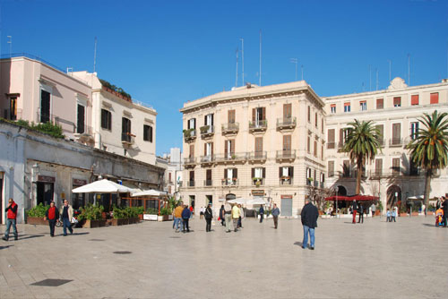 Piazza del Ferrarese in Bari