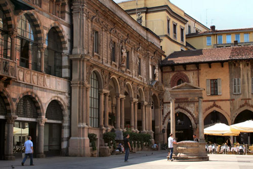 Piazza Mercanti in Milan
