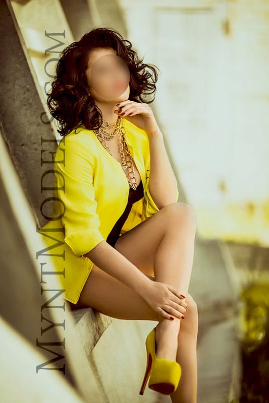 Beautiful French actress for gfe dinner dates in Paris and Europe