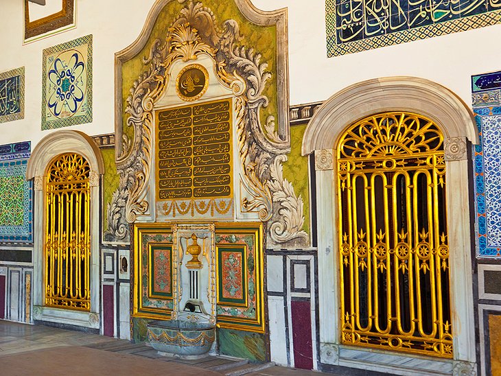 Topaki Palace