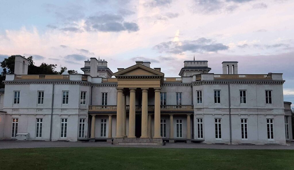 Dundurn Castle Elite Escorts in Hamilton