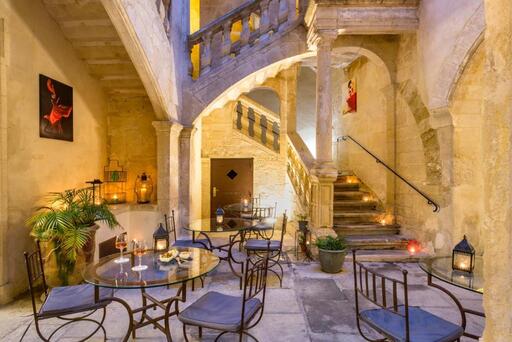 First-Class Escorts in Nimes 14 Nimes Hotel First-Class Escorts in Nimes