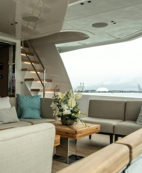 Invite a beautiful travel companion on a yacht vacation
