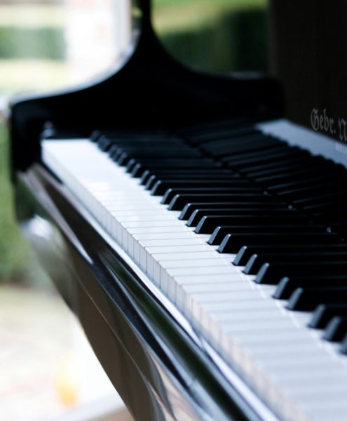 Luxury piano, where you might meet high end escorts as part of a high end lifestyle