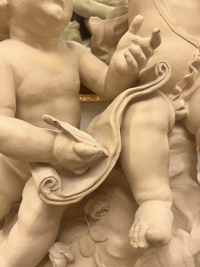 Classical cherubs statue : why elite escorts have a minimum booking time