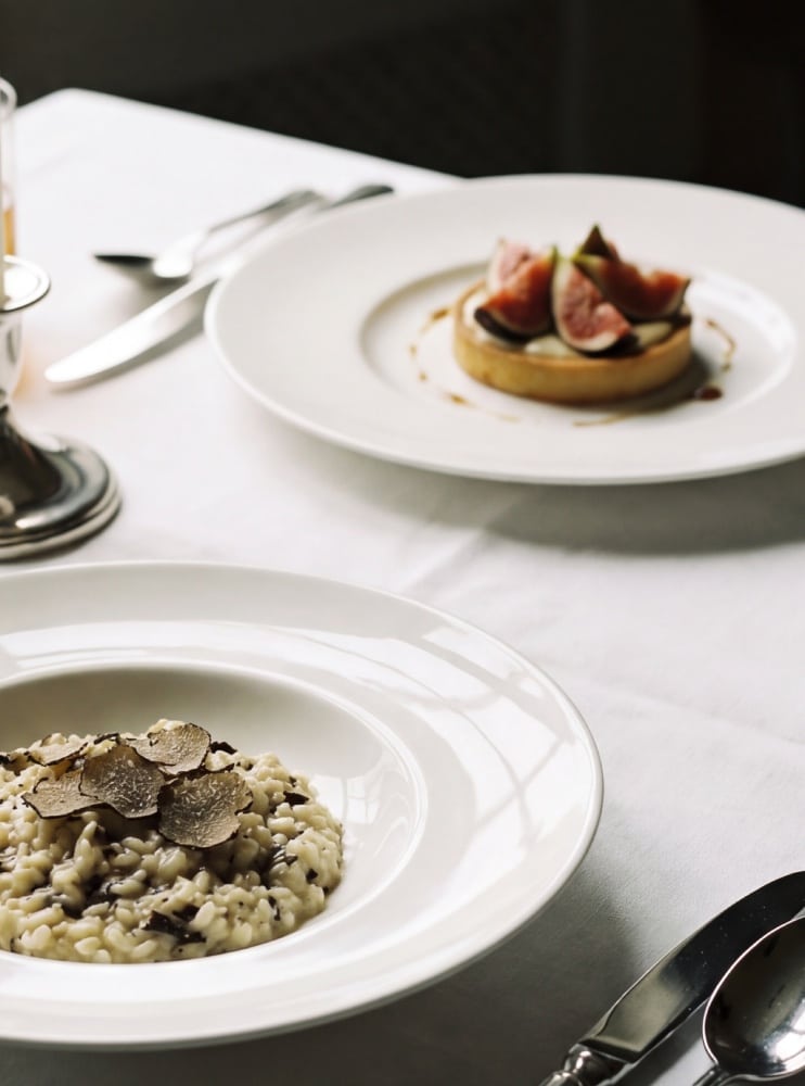 Dinner plates; Dining etiquette with a companion